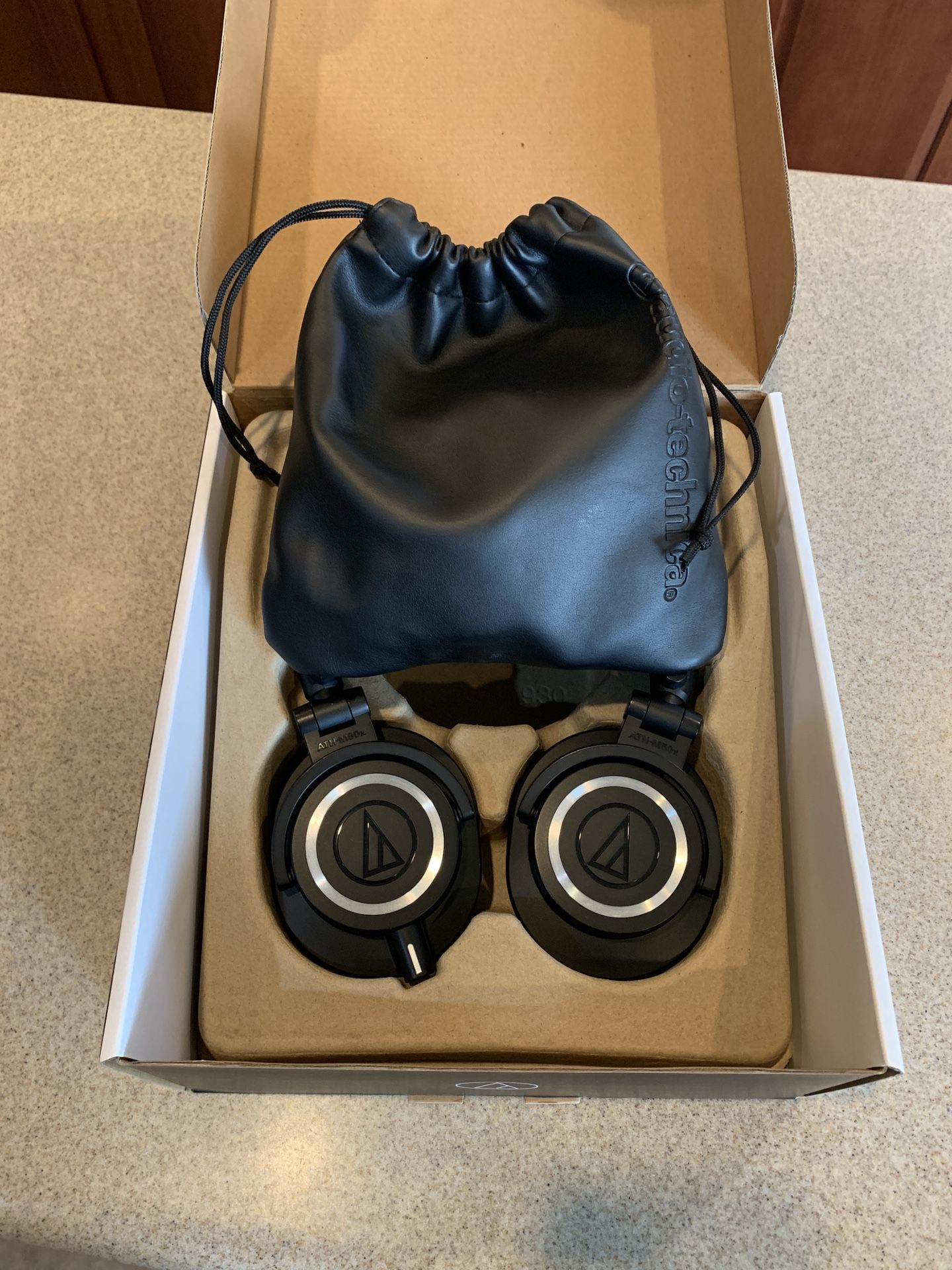 audio-technica ATH-M50x Professional Monitor Headphones