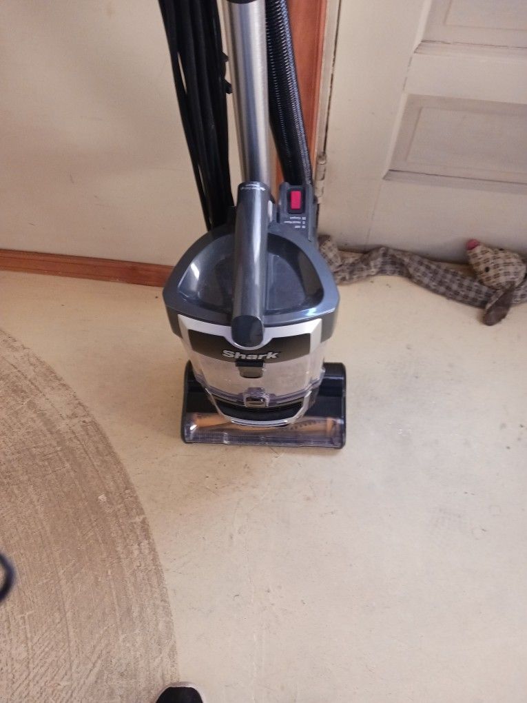 Sharp Lift Away Vacuum Cleaner