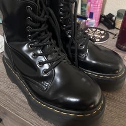 Dr. Martens 