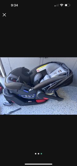 Britax carseat With Two Bases And Baby Mirror