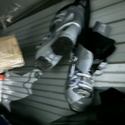 Size 8 Women’s Ski Boots