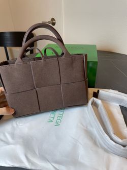 Classic Women’s Tote – Sophisticated Fashion Bag