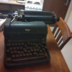 Royal Type Writter Antique 