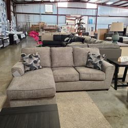 🛋 New Sofa Chaise That’s Reversible❗️