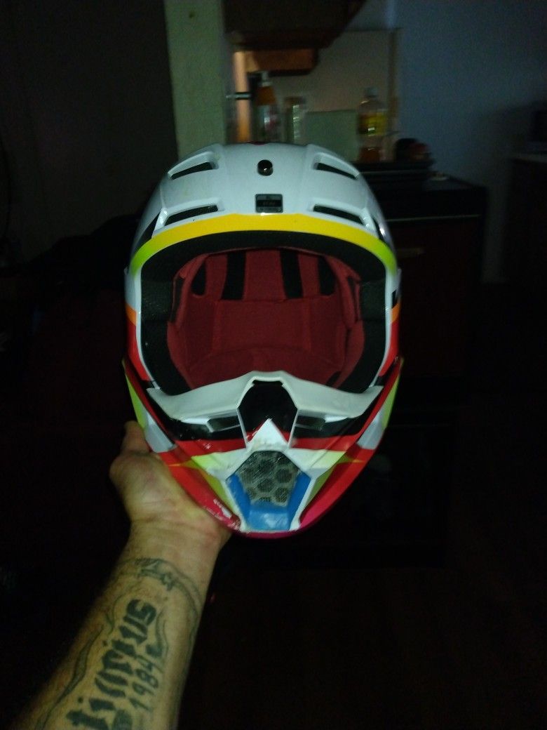 Extra Large 61-62 V1 Motorcycle Helmet