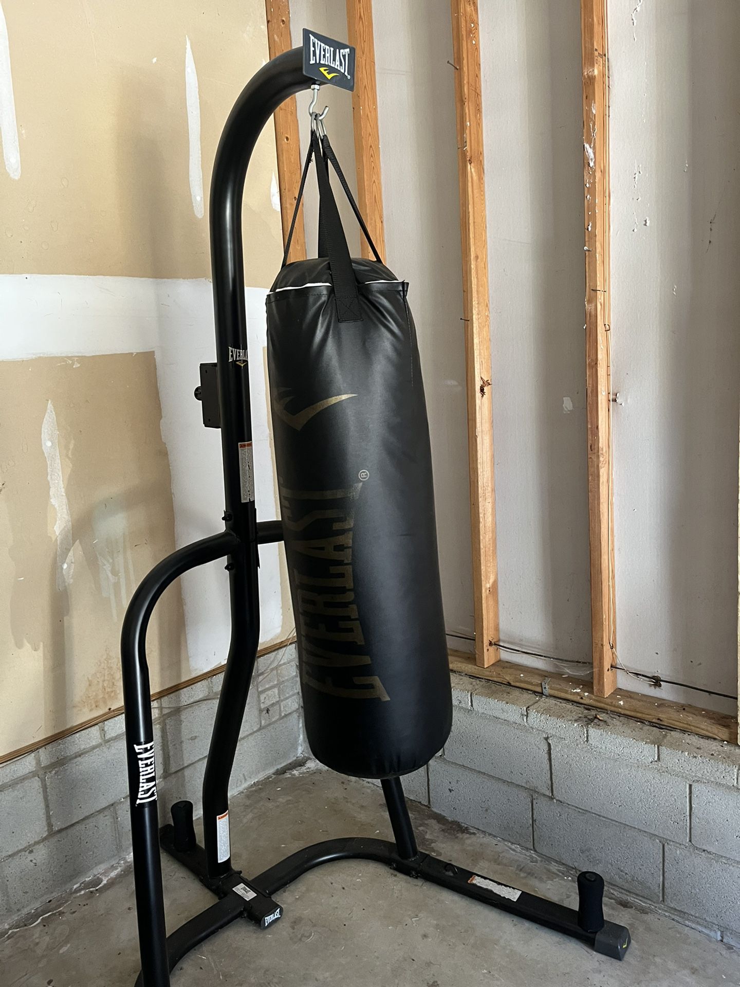 100lb Professional Punching Bag/stand/gloves