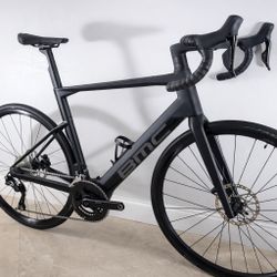 56cm Large 2024 BMC Roadmachine 01 AMP THREE 56cm – Shimano 105 disc brakes Di2 – Full Carbon – Fast Road Bike retails $7999  Ideal for ~5’10″–6’1″ ri