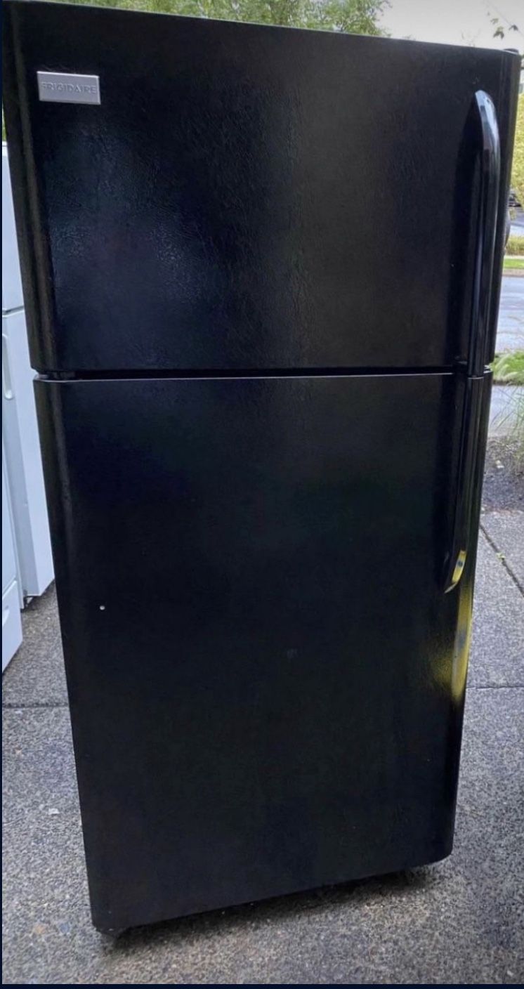 FRIGIDAIRE REFRIGERATOR 