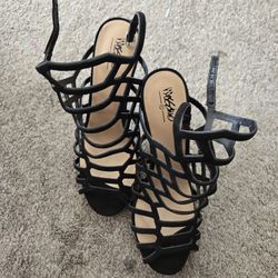 Black Heel Shoes 