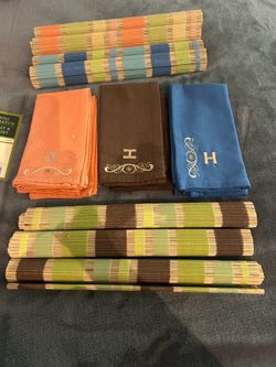 NEW-Bamboo set placements and napkins