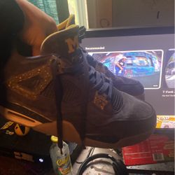 Jordan 4 Michigan 