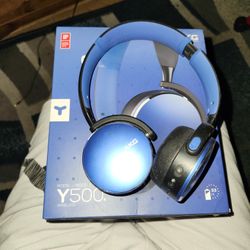 AKG Y500 Bluetooth headphones 