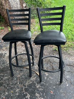 2 Bar Height Bar Stools Black Metal
