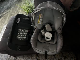 Maxi Cosi Car Seat, Base And adapter 