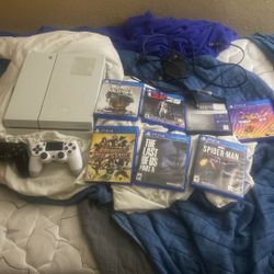 Ps4 with 2 controllers and games 