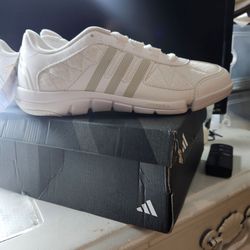 Cheer shoes  size 6 in woman's