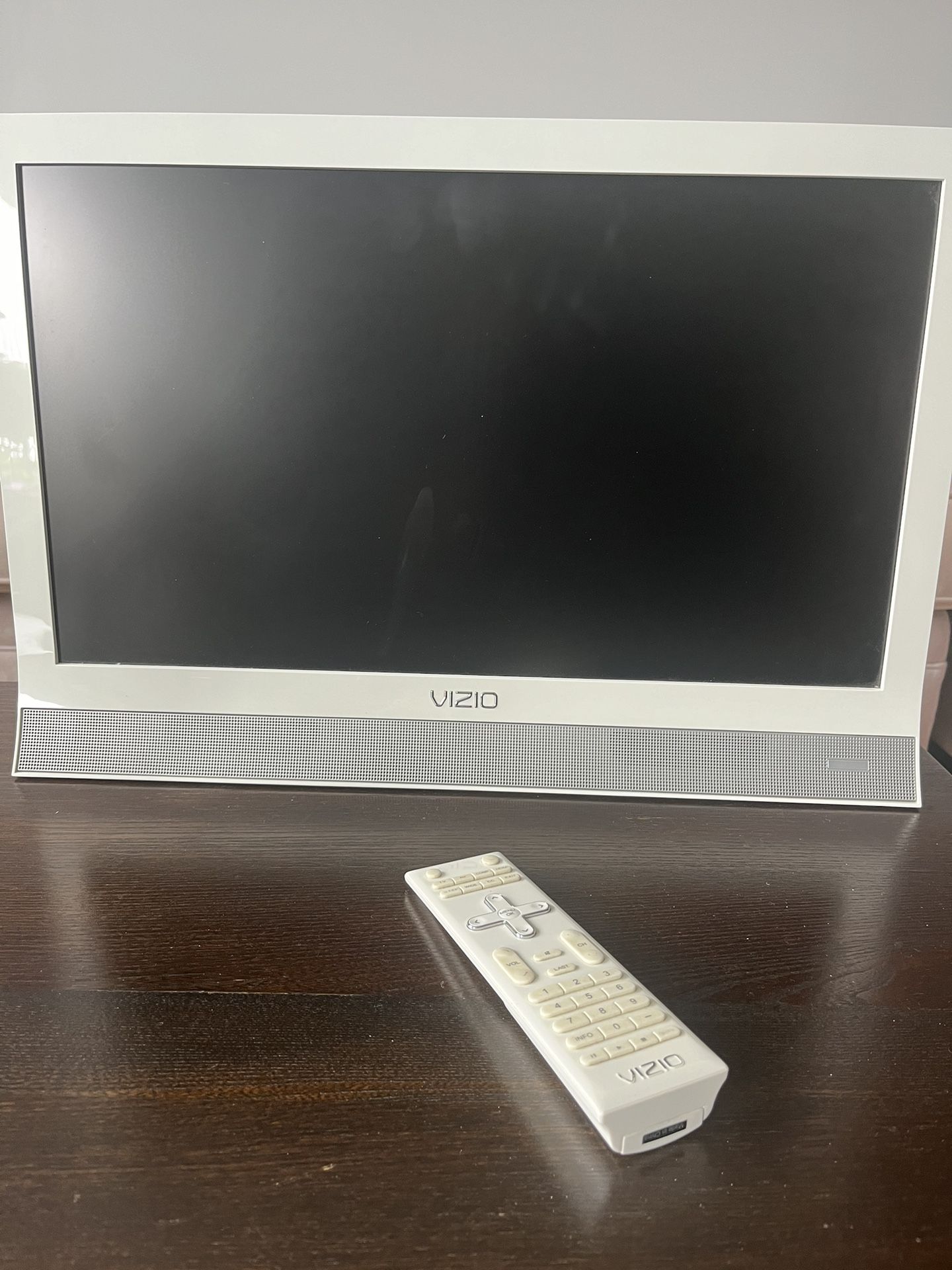 Vizio 22 Inch Screen. Resolution 1080p. Refresh Rate 60hertz.
