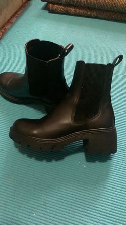 Black leather boot(Steve Madden)