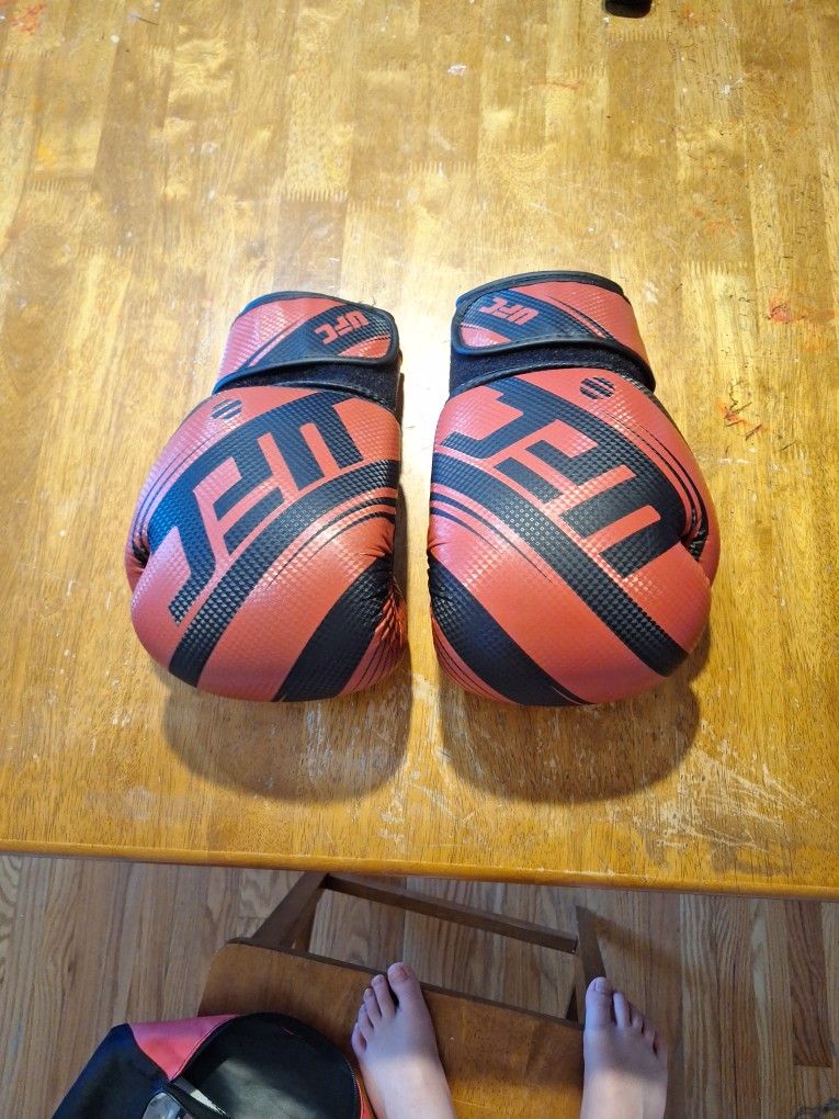 Ufc Ultimate Combat Boximg Gloves For Sparring 16oz