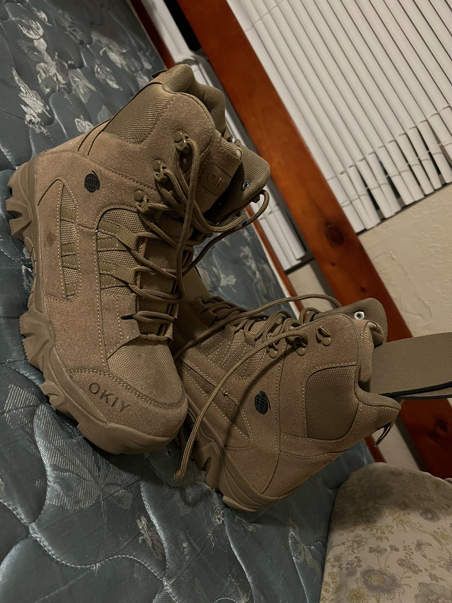 Okiy Men’s Hiking Boots