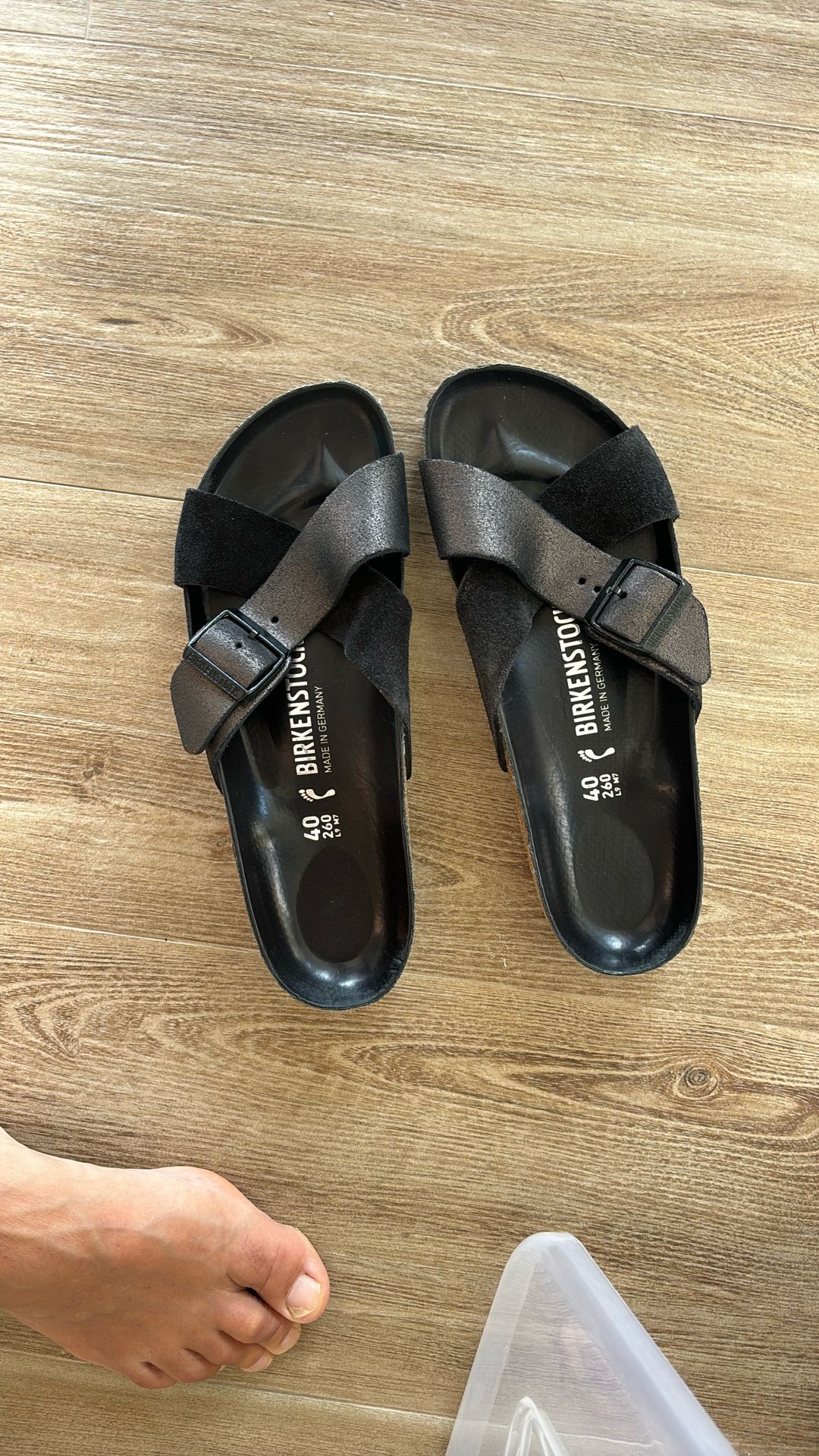 BIRKENSTOCK SANDALS SIZE 9