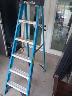 WERNER 250lb MAX. LOAD CAPACITY
Non conductive fiberglass step Ladder Size 6ff, Model Number FS106 Mk 10