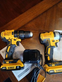 20v Dewalt combo kit Brushless Drill driver/lmpact driver And 2 battery And Charger