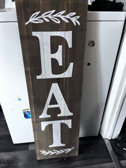 wooden “EAT” sign
