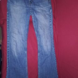Levi Signature 8 Long Low Rise Bootcut. Like New $15.00
