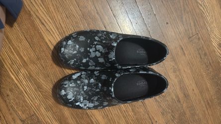 Crocs nursing shoes size 8