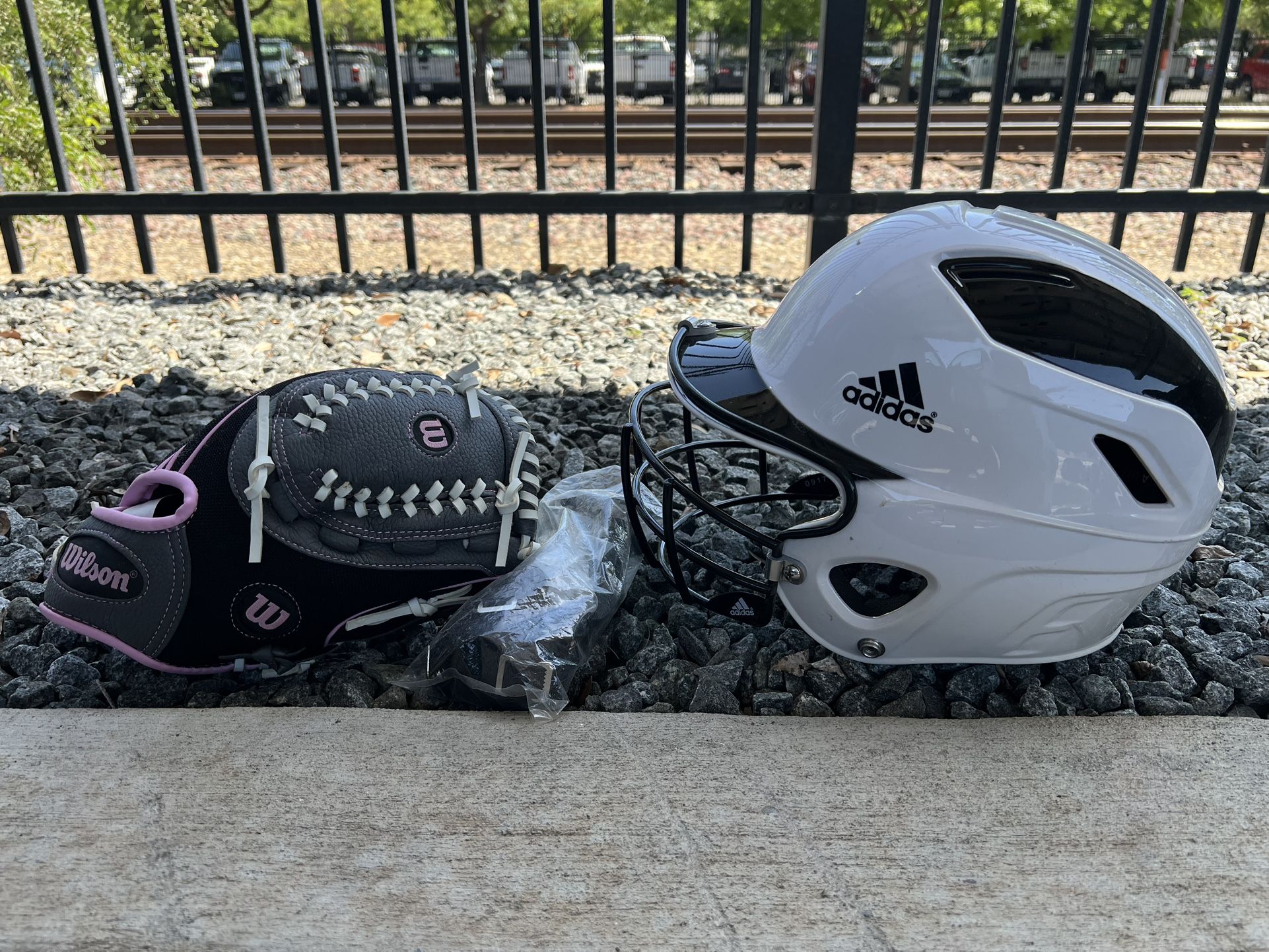 Softball Helmet/Kids Softball Glove