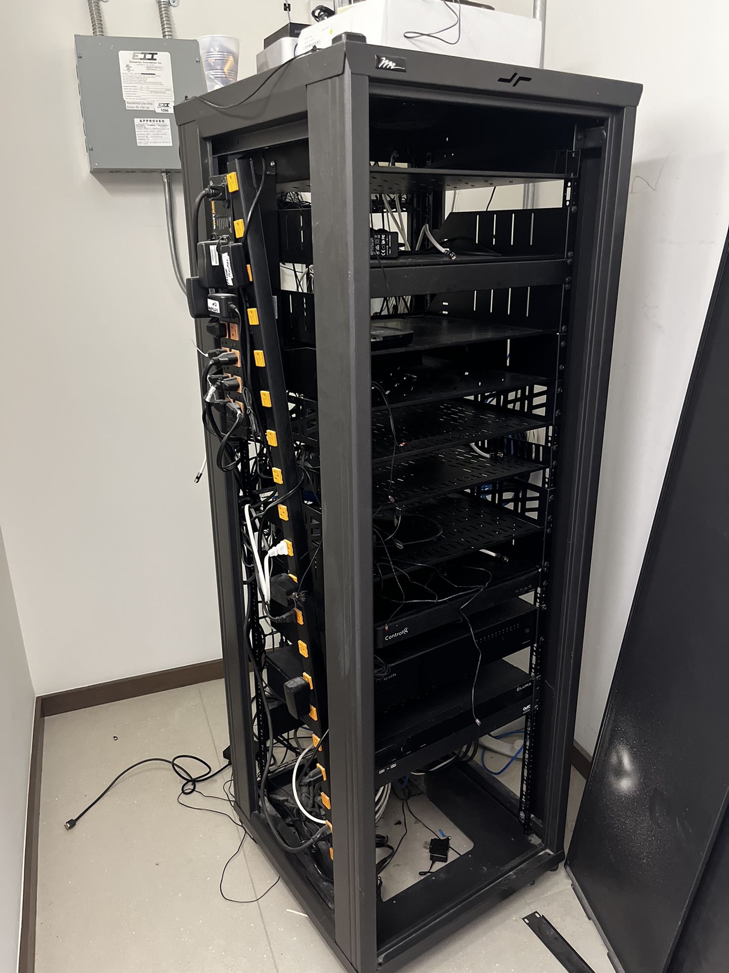 Data Center Rack Cabinet With Controller And More 