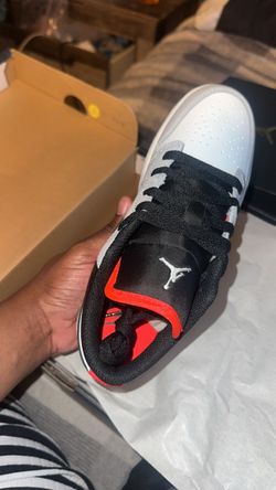Jordan 1 Low Size  4 Y