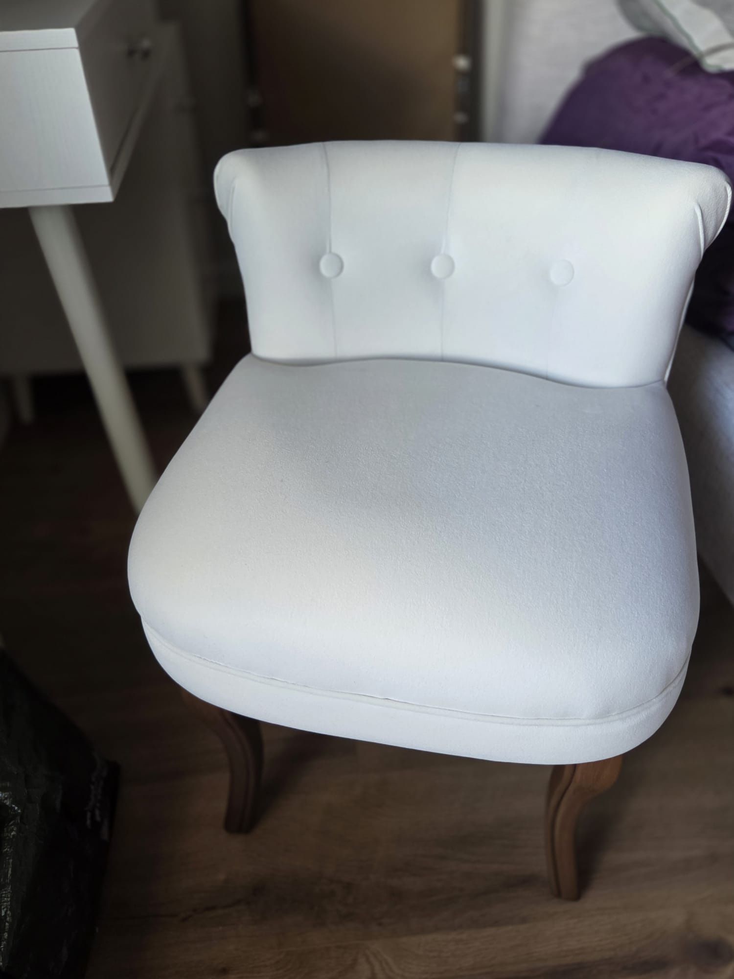 Jonna Tufted Vanity Chair With Solid Wood Legs (Ivory Velvet)