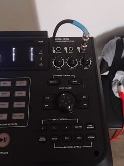 Gemini GPK-1200 karaoke machine