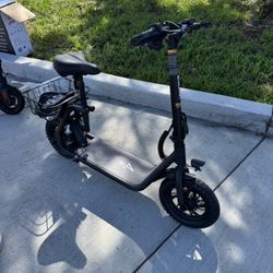 Phantom R1 Pro Seated Scooter 