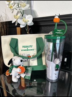 Starbucks New 2026 Peanuts Collaboration Tote Bag With Starbucks Snoopy Charm