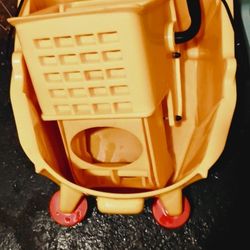 Rubbermaid Mop Bucket
