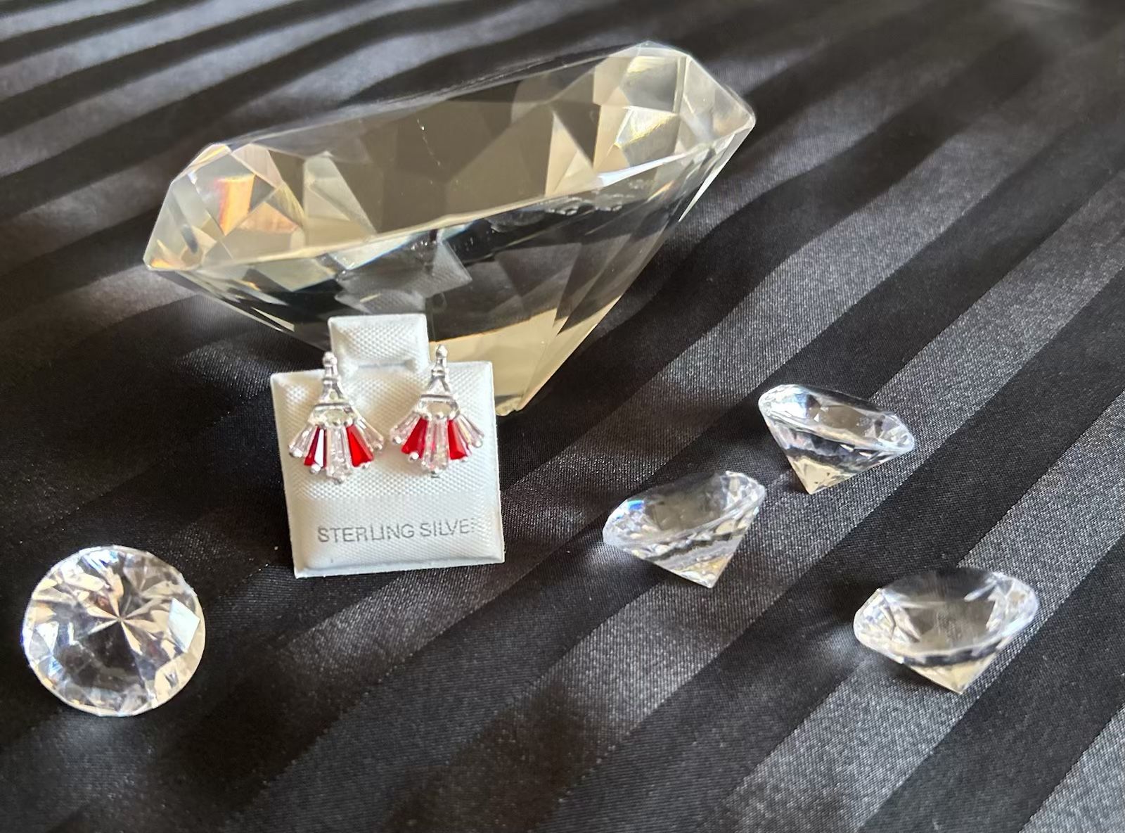 Eiffel Tower Red & Clear Crystal Earrings – .925 Silver