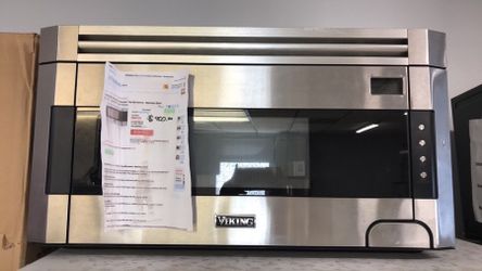 Black and white microwave oven