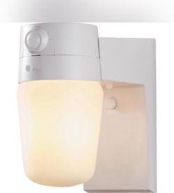 HAMPTON BAY 💡MOTION SENSING EXTERIOR WALL LANTERN💡 WHITE FINISH 🌟NIB🌟