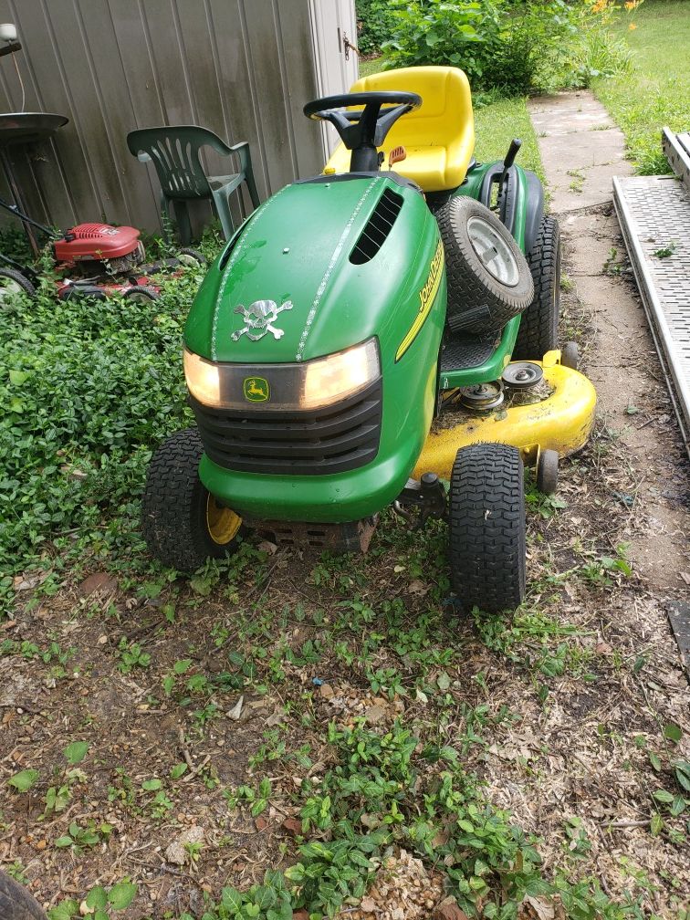 John Deere L 130 lawn tractor.