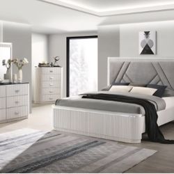 Bedroom Set 4 Pc Light Grey Finish, Vertical Reeded W Silver Line Accent. New Especial Price 