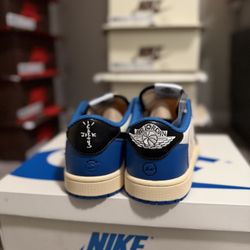 Size 8 Sleeeek Pretty Blueee OG SP Travis’s Scottsss Nike Collabssss :D