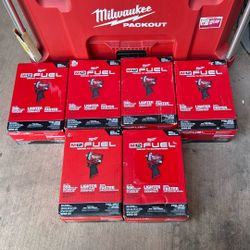 Milwaukee M12 Fuel 3/8 Stubby Impact Wrench (550 Ft-LBS ) (NEW) 