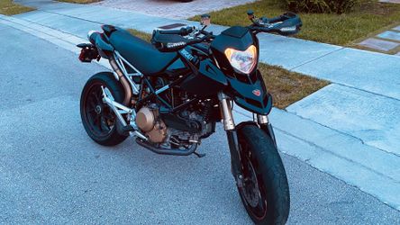 Ducati Hypermotard 1100 S