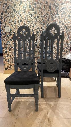 Gothic chairs 🪑 4