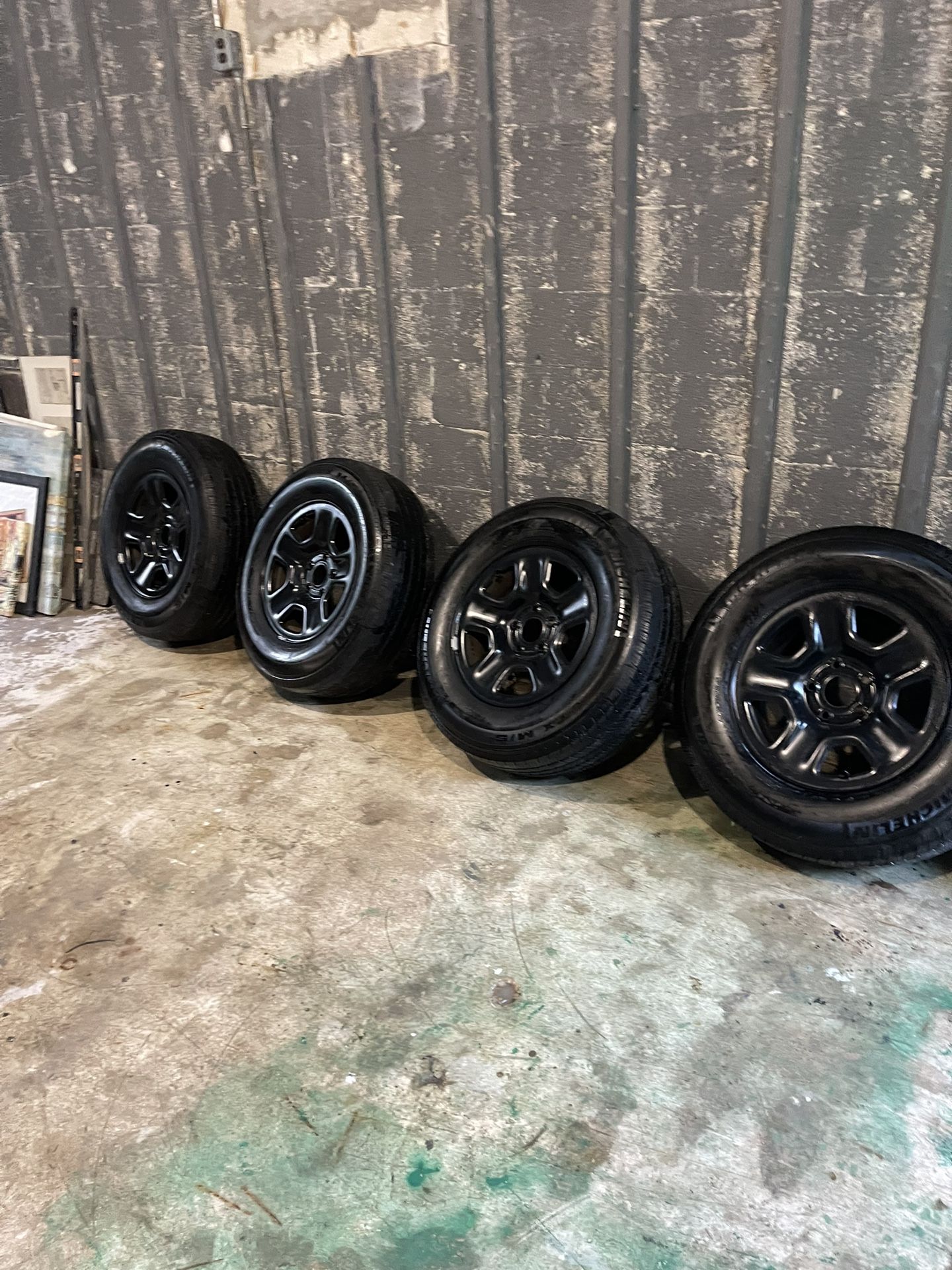 Jeep Oem wrangler 2018 - 2024 wheels &tire 17 inch part number 5vh22trmaa