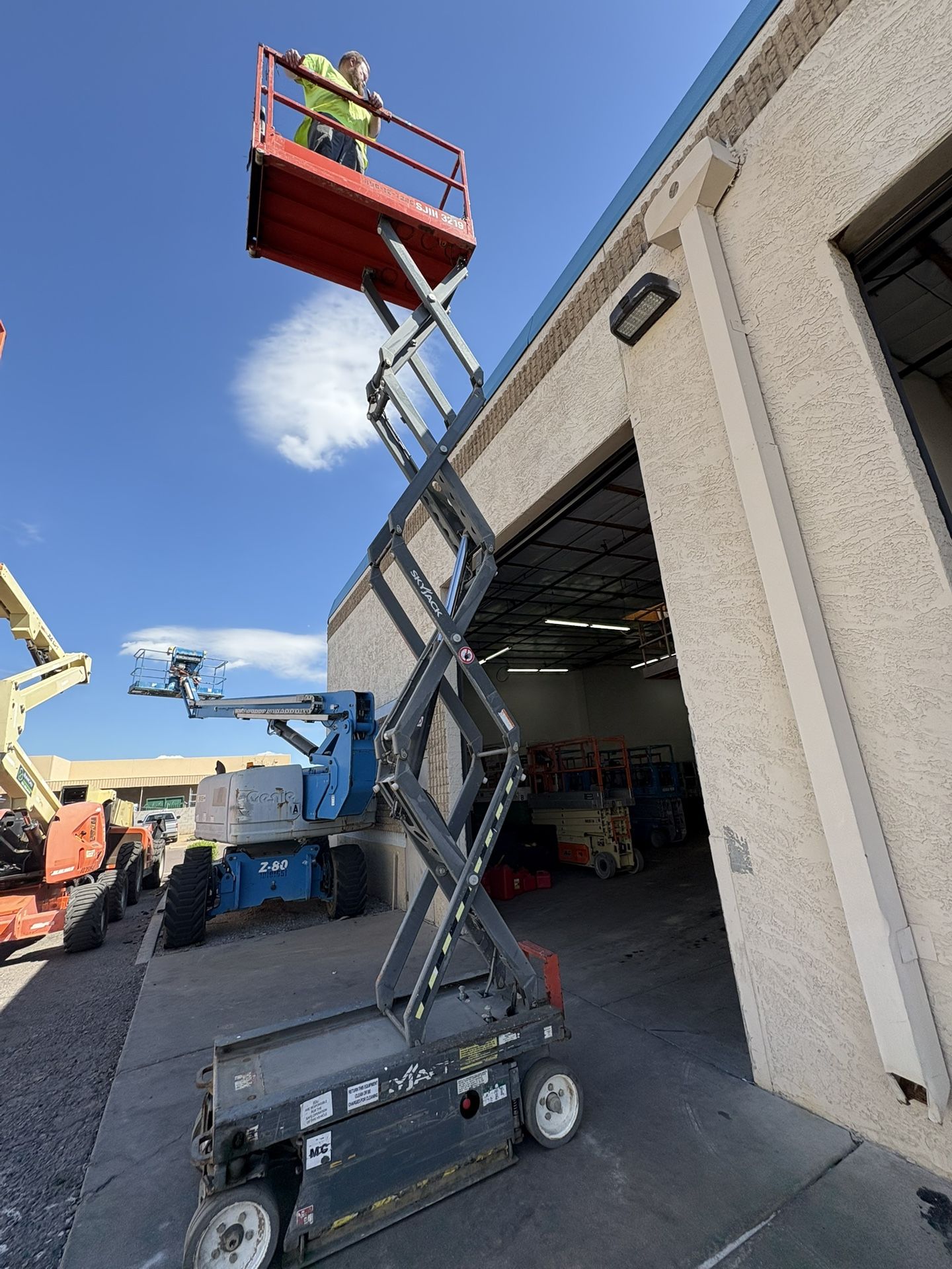 Scissor lift