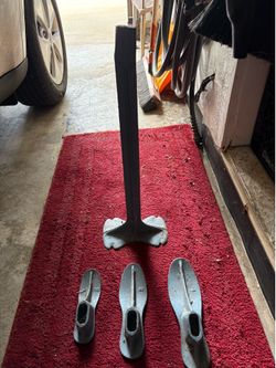 Shoe cobblers stand